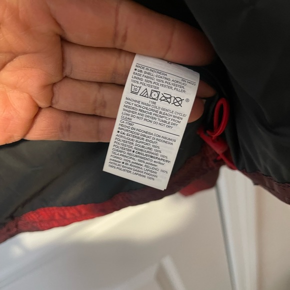 Old Navy Water Resistant Frost Free Short Puffer Jacket - Picture 6 of 9